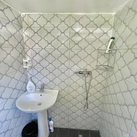 Bujtina Te Kulla 3* Grunas