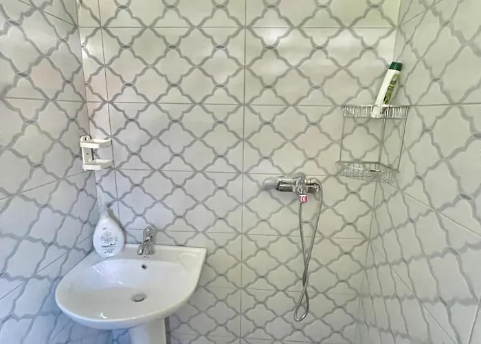 Bujtina Te Kulla 3* Grunas