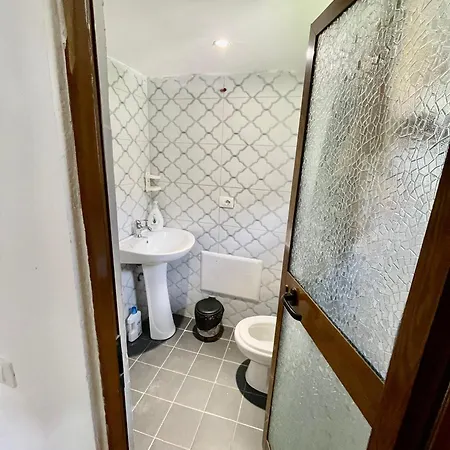 Bujtina Te Kulla Maison d'hôtes Grunas