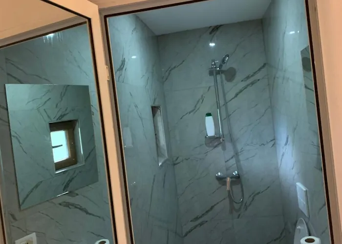 Bujtina Te Kulla 招待所